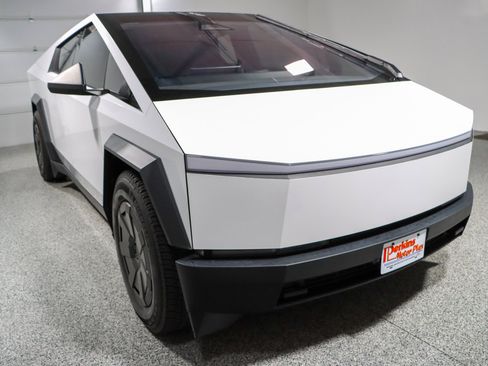 Used 2024 Tesla Cybertruck AWD Crew Cab image 5