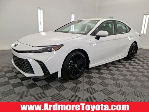 Used 2026 Toyota Camry SE w/ Convenience Package FWD image 1