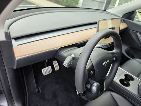 Used 2022 Tesla Model Y Performance AWD/4WD image 17