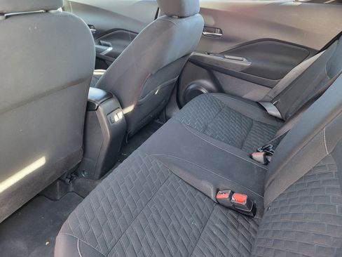 Used 2022 Nissan Kicks SV image 8