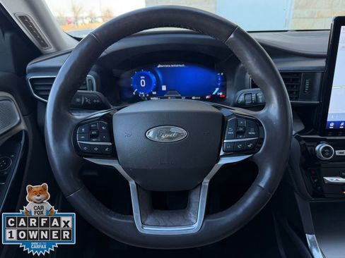 Used 2023 Ford Explorer Platinum w/ Technology Package image 12