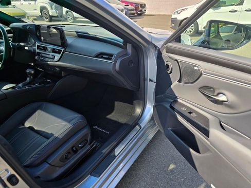 Used 2025 Lexus ES 350 w/ Accessory Package (Z1) FWD image 10