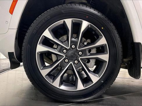 Used 2023 Jeep Grand Cherokee Overland image 9