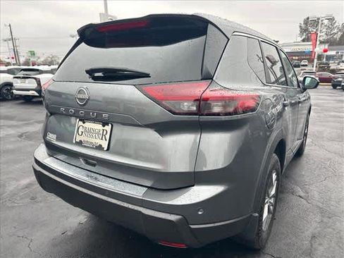 Used 2024 Nissan Rogue S image 3
