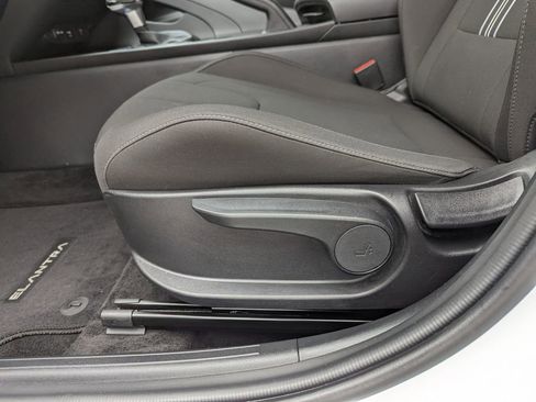 Used 2024 Hyundai Elantra SEL image 13