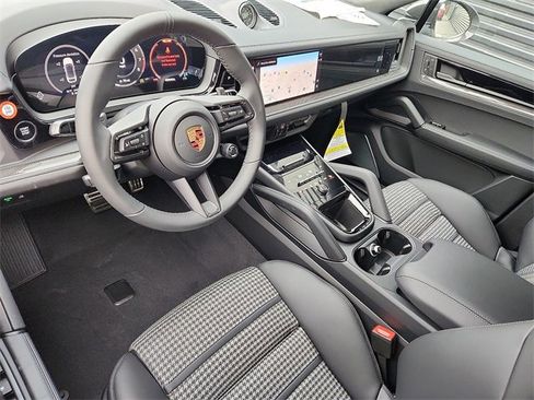 New 2026 Porsche Cayenne GTS image 4