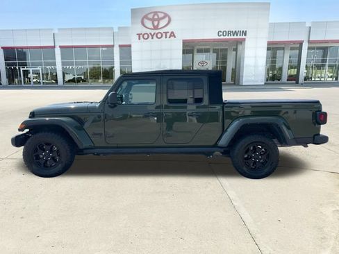 Used 2021 Jeep Gladiator Sport AWD/4WD image 3