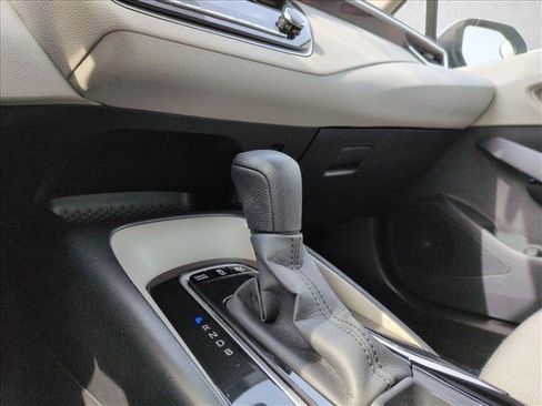 Used 2021 Toyota Corolla LE image 12