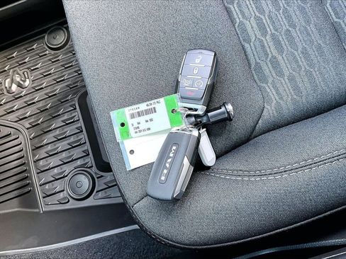 New 2026 RAM 1500 4x4 Crew Cab image 30