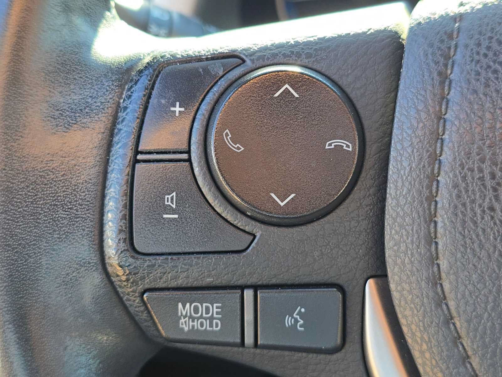 Used 2018 Toyota RAV4 XLE FWD image 29