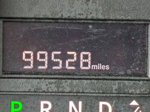 Used 2016 Dodge Grand Caravan SXT image 12