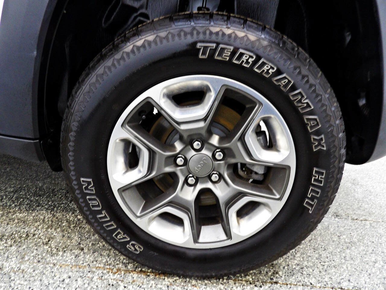 Used 2019 Jeep Cherokee Trailhawk AWD/4WD image 19