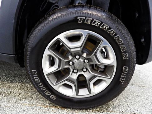 Used 2019 Jeep Cherokee Trailhawk AWD/4WD image 19