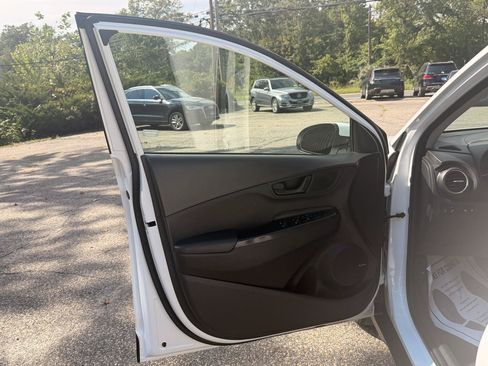 Used 2021 Hyundai Kona SEL Plus AWD/4WD image 19