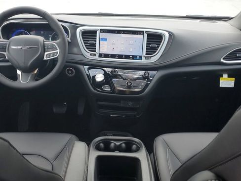 New 2026 Chrysler Pacifica Select image 11
