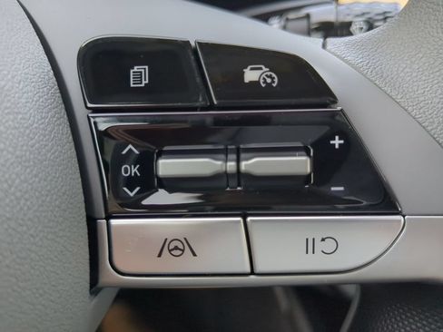 Used 2024 Hyundai Elantra Blue FWD image 16