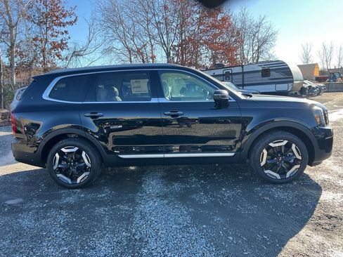 New 2025 Kia Telluride S image 4