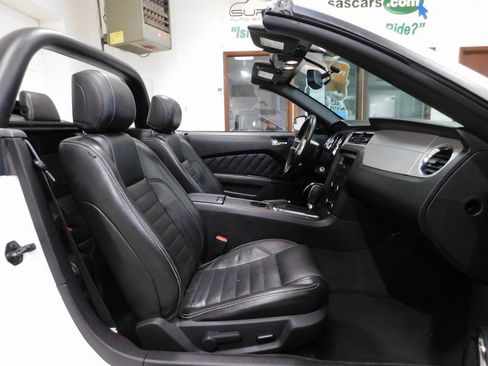 Used 2013 Ford Mustang GT Premium image 96