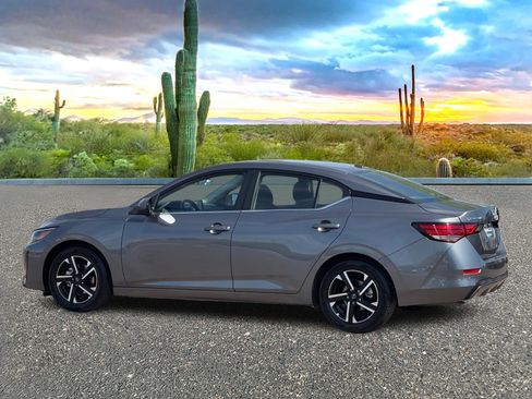 Used 2025 Nissan Sentra SV image 4