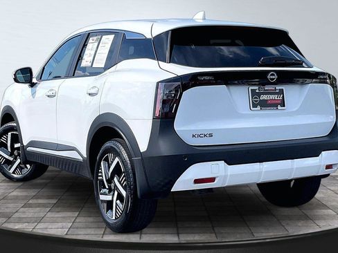 Certified 2025 Nissan Kicks SV FWD image 3