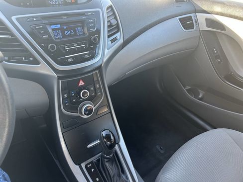 Used 2015 Hyundai Elantra SE image 14