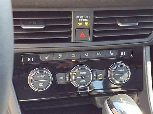 Used 2022 Volkswagen Jetta SE w/ Panoramic Sunroof Package image 10
