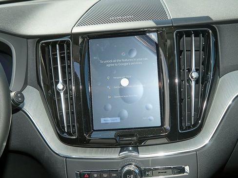 New 2025 Volvo XC60 B5 Plus w/ Protection Package Premier image 24