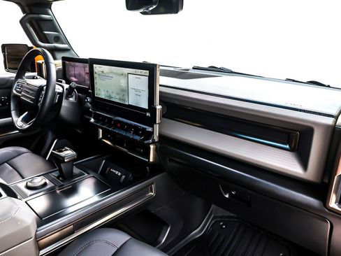 Used 2024 GMC Hummer EV 2X w/ Extreme Off-Road Package image 16