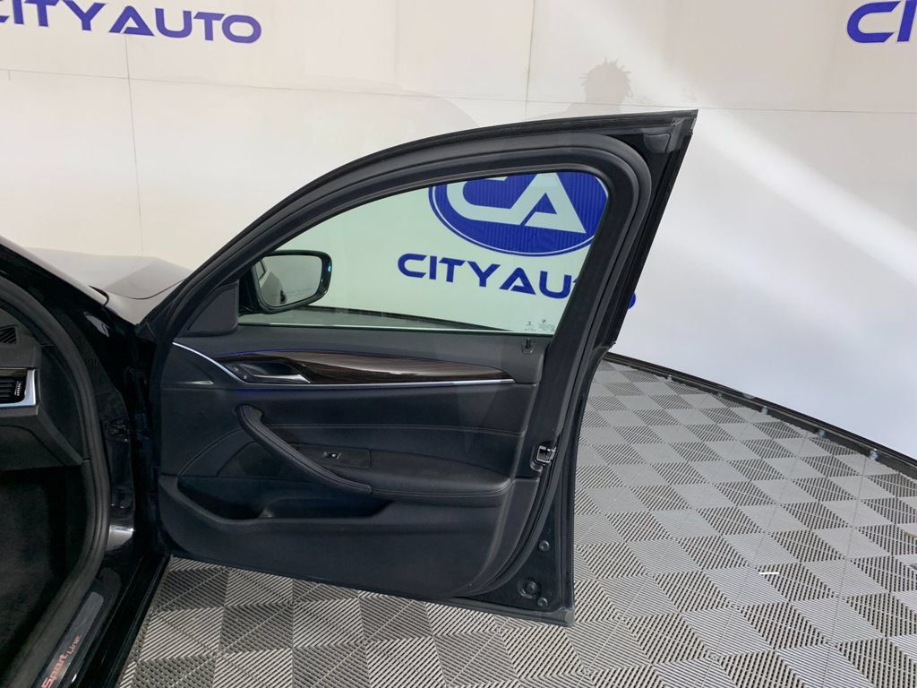 Used 2018 BMW 530i xDrive AWD/4WD image 38
