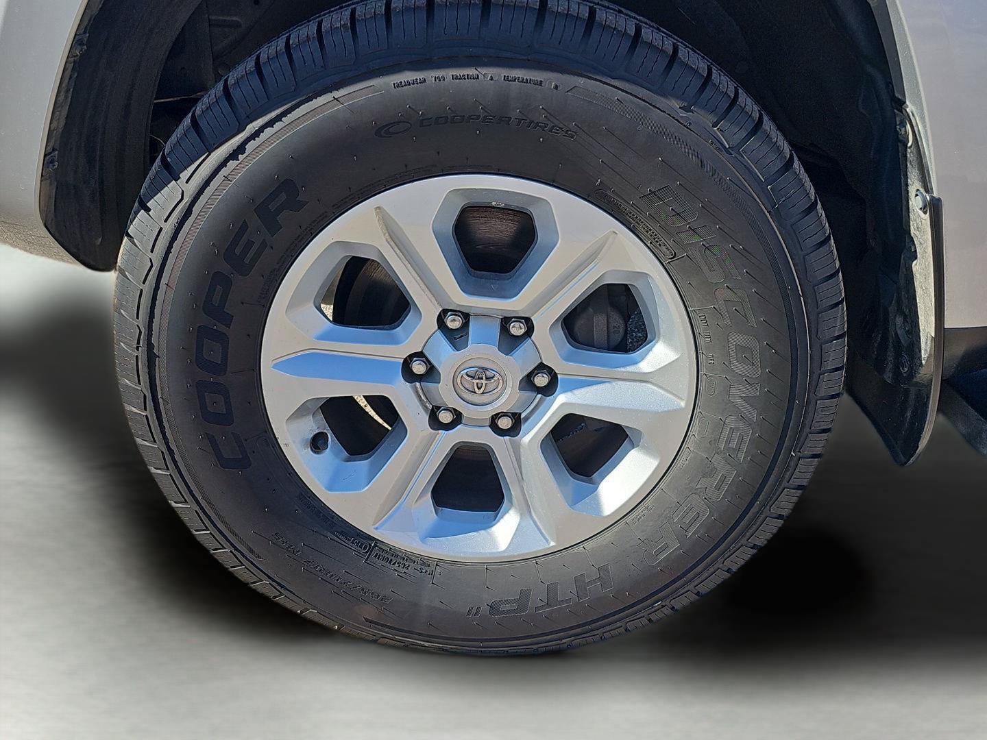Used 2023 Toyota 4Runner SR5 AWD/4WD image 11