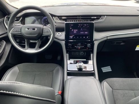 New 2025 Jeep Grand Cherokee L Altitude image 35