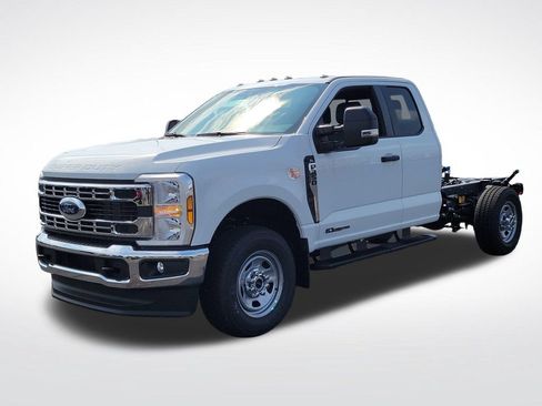 New 2026 Ford F350 XL w/ XL Chrome Package AWD/4WD image 3
