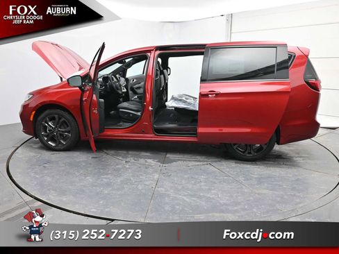 New 2026 Chrysler Pacifica Select FWD image 29