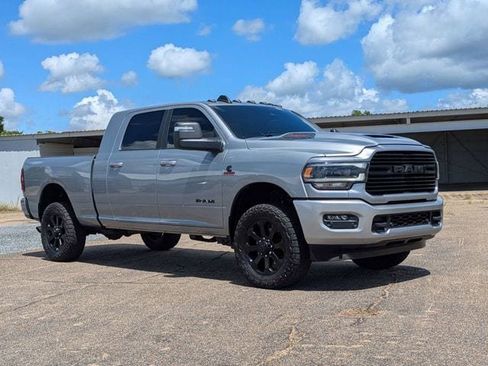 Used 2023 RAM 2500 Laramie AWD/4WD image 2