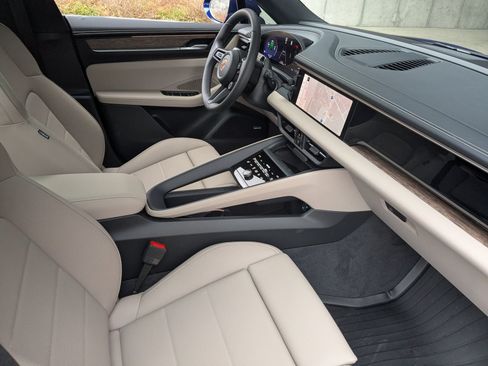 New 2026 Porsche Macan 4 Electric AWD/4WD image 26