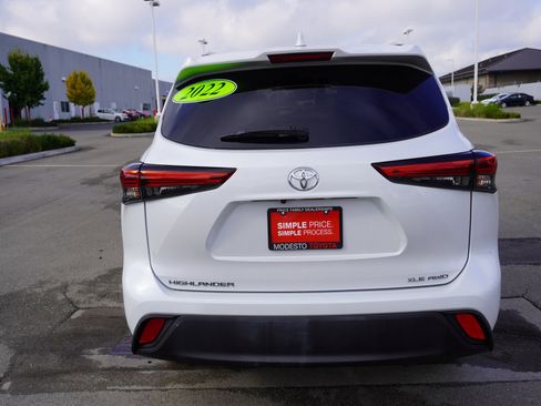 Used 2022 Toyota Highlander XLE image 9