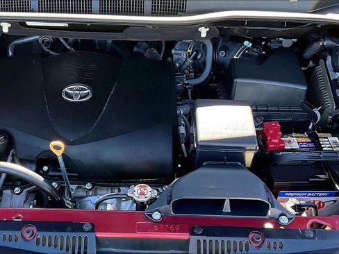 Used 2018 Toyota Sienna LE image 9