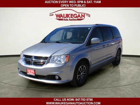 Used 2017 Dodge Grand Caravan SXT image 1