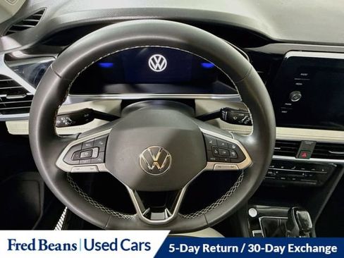 Used 2025 Volkswagen Taos SE AWD/4WD image 16