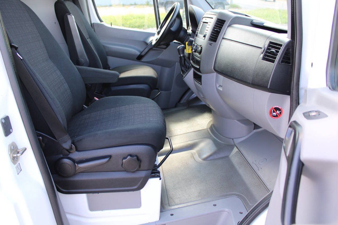 Used 2015 Mercedes-Benz Sprinter 2500 image 9