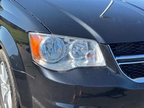 Used 2019 Dodge Grand Caravan SXT FWD image 12