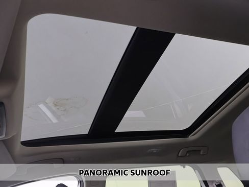 Used 2023 Nissan Rogue SV w/ SV Premium B Package image 3