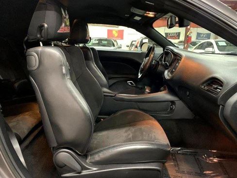 Used 2018 Dodge Challenger R/T Scat Pack w/ Leather Interior Group RWD image 49