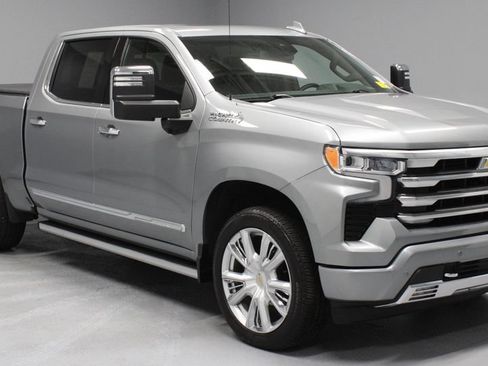Used 2025 Chevrolet Silverado 1500 High Country w/ High Country Premium Package AWD/4WD image 1