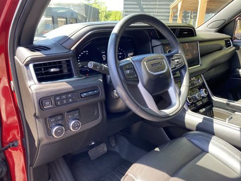 Used 2024 GMC Yukon XL Denali AWD/4WD image 2
