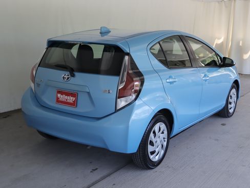 Used 2015 Toyota Prius C One FWD image 6