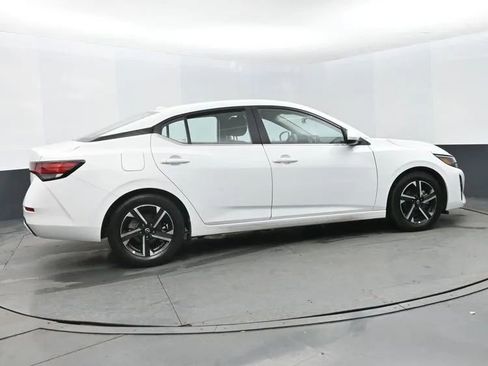 Used 2025 Nissan Sentra SV image 4