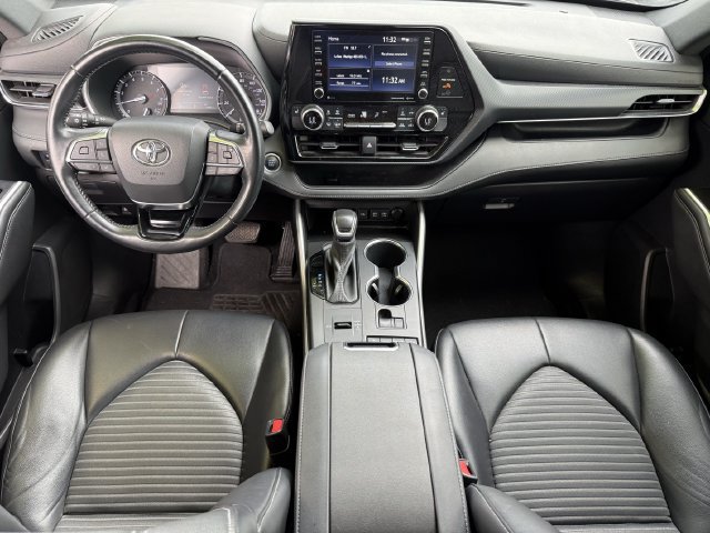 Used 2021 Toyota Highlander XSE FWD image 10