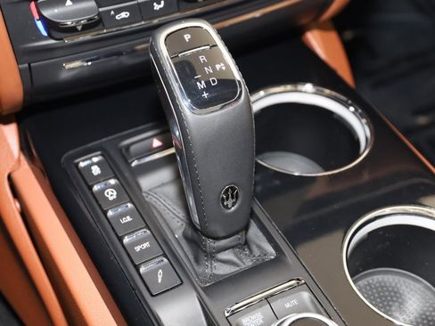 Used 2023 Maserati Quattroporte Modena Q4 image 7