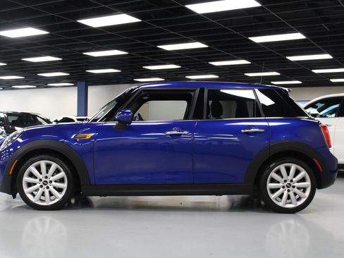 Used 2019 MINI Cooper 4-Door Hardtop image 6
